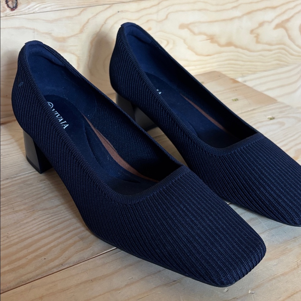 Vivaia Navy blue‎ square toe heels size 42